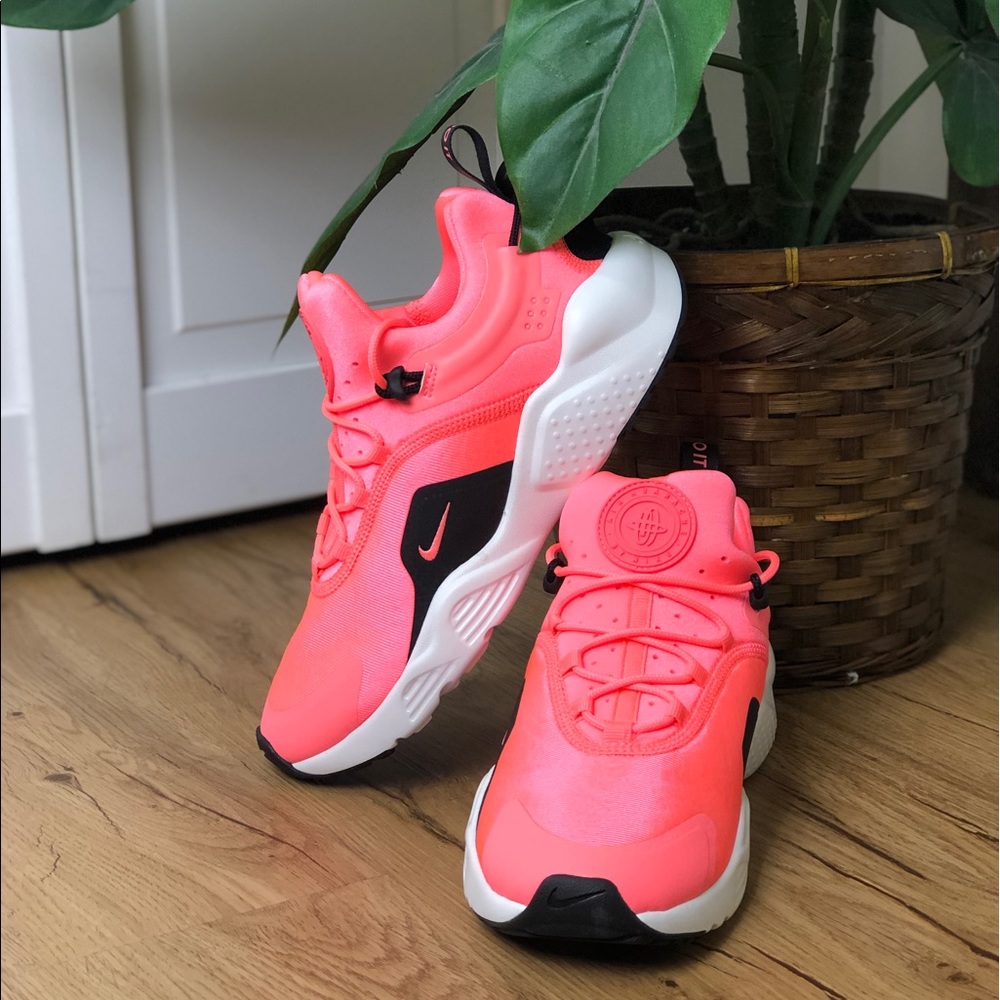 *SOLD* Nike Air Huarache City Move Sneakers